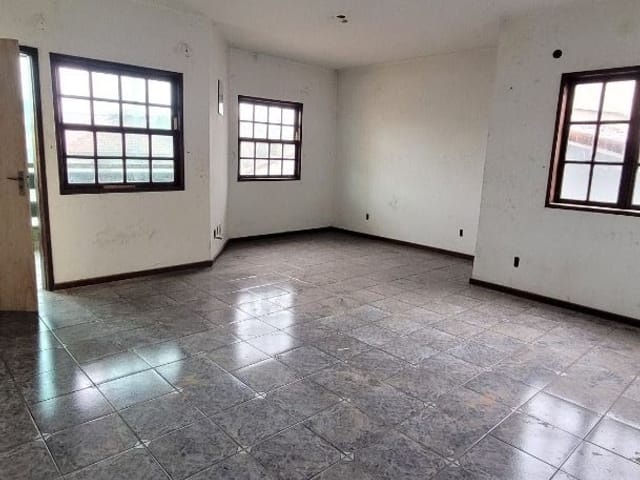 Sobrado com 249m² 4 quartos e 3 banheiros, à venda, no bairro Centro em Macaé