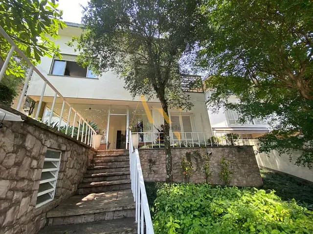 Sobrado 5 quartos e 4 banheiros, à venda ou para alugar, no bairro Higienópolis em São Paulo