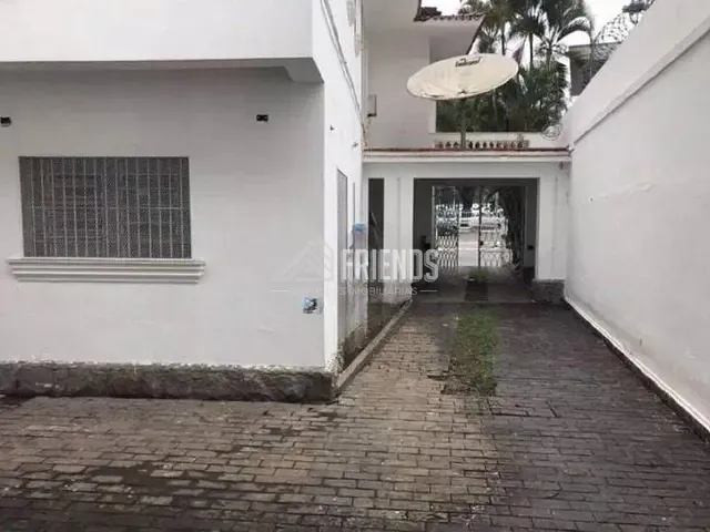Sobrado com 556m², para alugar, no bairro Pacaembu em São Paulo