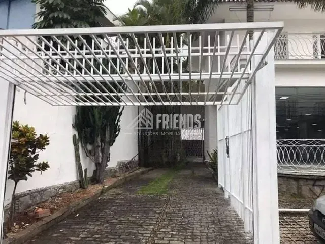 Sobrado com 556m², para alugar, no bairro Pacaembu em São Paulo