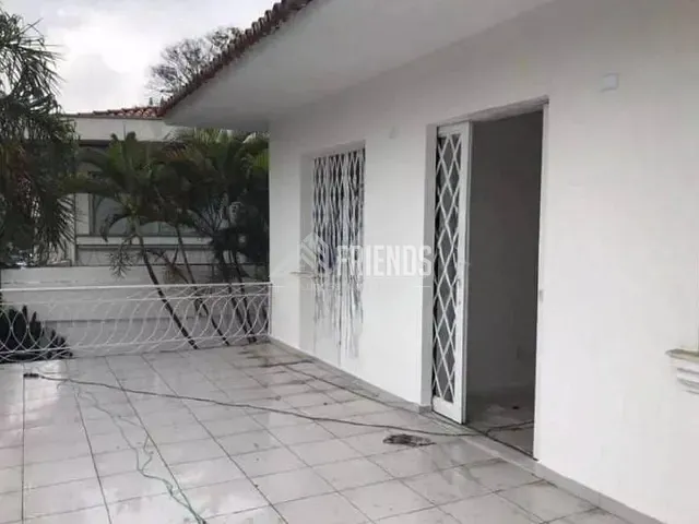 Sobrado com 556m², para alugar, no bairro Pacaembu em São Paulo