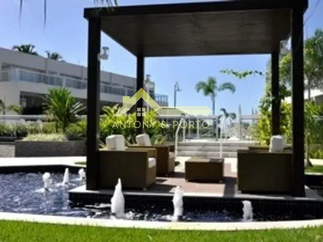 Sobrado com 400m² 4 quartos e 5 banheiros, à venda, no bairro Balneário Praia do Pernambuco em Guarujá