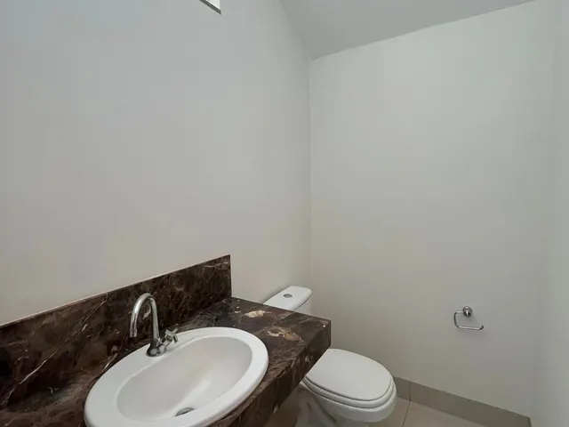 Sobrado 3 quartos e 4 banheiros, para alugar, no bairro Plano Diretor Norte em Palmas