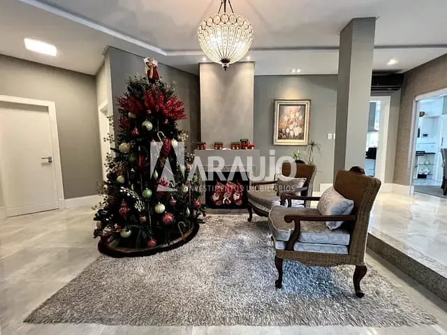 Sobrado com 950m² 6 quartos e 5 banheiros, à venda, no bairro Vila Operária em Itajaí