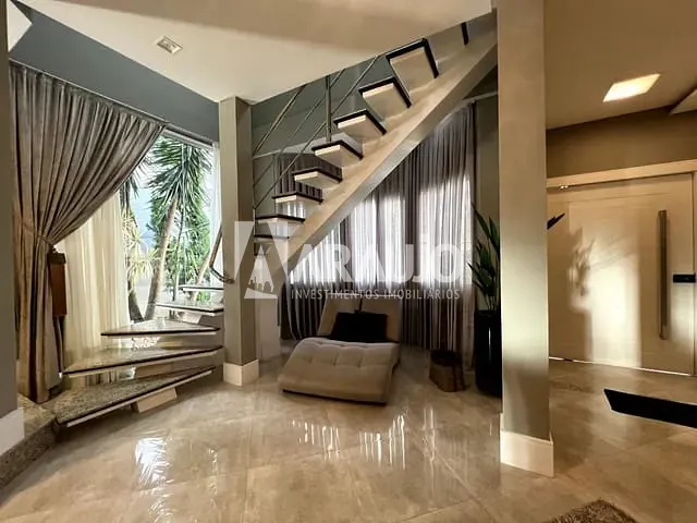 Sobrado com 950m² 6 quartos e 5 banheiros, à venda, no bairro Vila Operária em Itajaí
