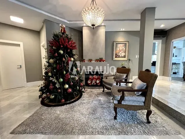 Sobrado com 950m² 6 quartos e 5 banheiros, à venda, no bairro Vila Operária em Itajaí