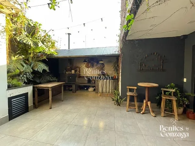 Sobrado com 257m² 3 quartos e 1 banheiro, à venda, no bairro Jardim Azaléia em Maringá