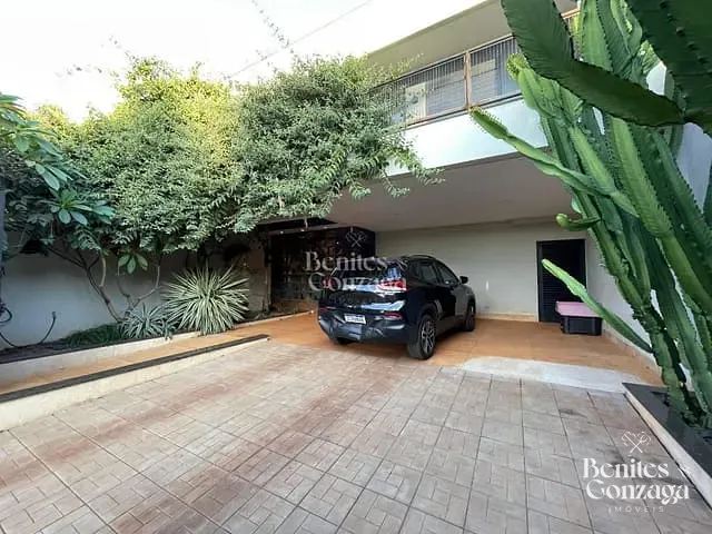Sobrado com 257m² 3 quartos e 1 banheiro, à venda, no bairro Jardim Azaléia em Maringá