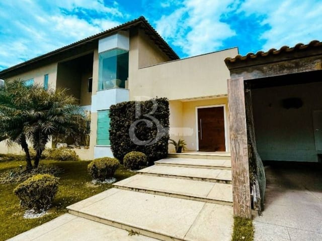 Sobrado com 650m² 4 quartos e 4 banheiros, à venda, no bairro Parque Pecuária em Campos dos Goytacazes