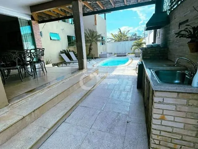 Sobrado com 650m² 4 quartos e 4 banheiros, à venda, no bairro Parque Pecuária em Campos dos Goytacazes