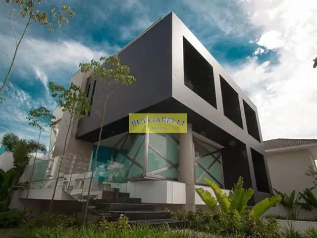 Sobrado com 450m² 4 quartos e 6 banheiros, à venda, no bairro Anhangabaú em Jundiaí