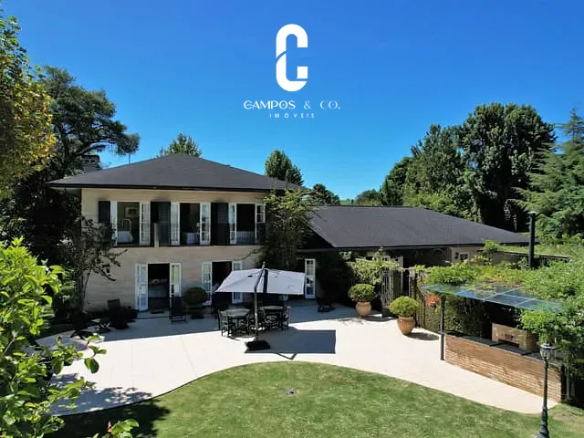 Casa com 2925m² 6 quartos e 8 banheiros, à venda, no bairro Vila Capivari em Campos do Jordão
