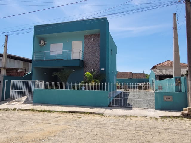 Sobrado com 260m² 3 quartos e 3 banheiros, à venda, no bairro Praia Alegre em Penha
