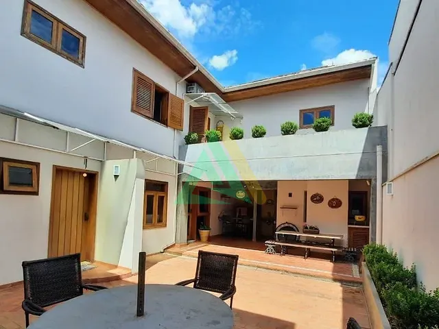 Sobrado com 305m² 3 quartos e 3 banheiros, à venda, no bairro Jardim Itapema em Mogi Mirim
