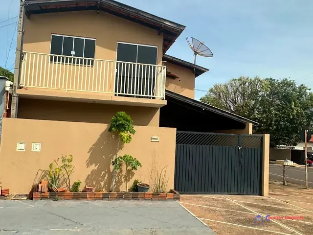 Sobrado 4 quartos e 2 banheiros, para alugar, no bairro Centro em Três Lagoas