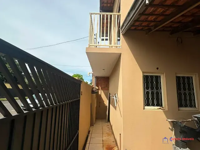 Sobrado 4 quartos e 2 banheiros, para alugar, no bairro Centro em Três Lagoas