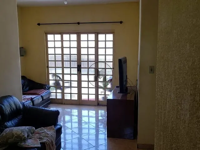 Sobrado com 121m² 6 quartos e 3 banheiros, à venda, no bairro São Roque em Aparecida