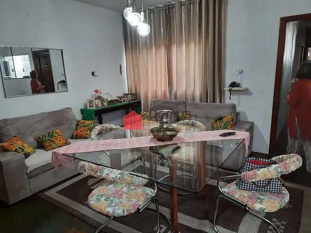 Sobrado com 205m² 3 quartos e 3 banheiros, à venda, no bairro Centro em Pindamonhangaba