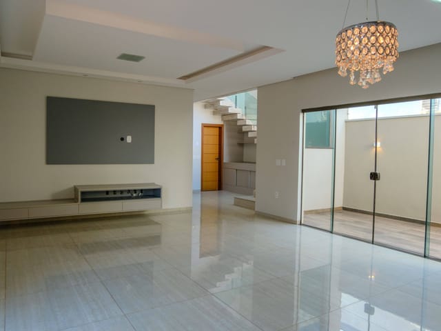 Sobrado com 360m² 3 quartos e 4 banheiros, à venda, no bairro Parque Alvorada em Dourados