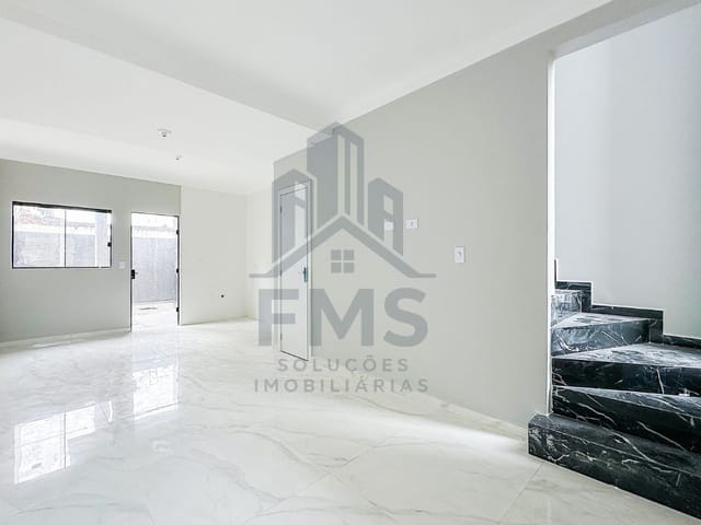 Sobrado 3 quartos e 2 banheiros, à venda, no bairro Campo de Santana em Curitiba