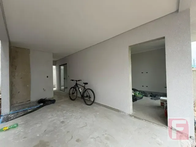 Sobrado 3 quartos e 2 banheiros, à venda, no bairro Centro em Itapoá