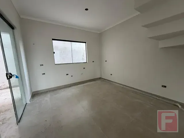 Sobrado 3 quartos e 2 banheiros, à venda, no bairro Centro em Itapoá