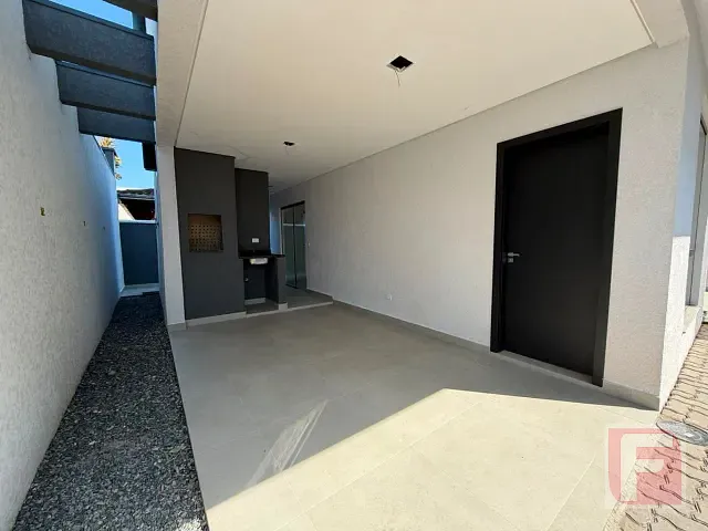 Sobrado 3 quartos e 2 banheiros, à venda, no bairro Centro em Itapoá