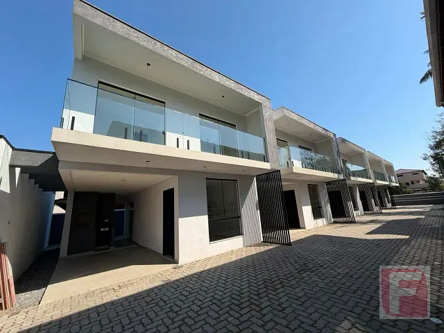 Sobrado 3 quartos e 2 banheiros, à venda, no bairro Centro em Itapoá
