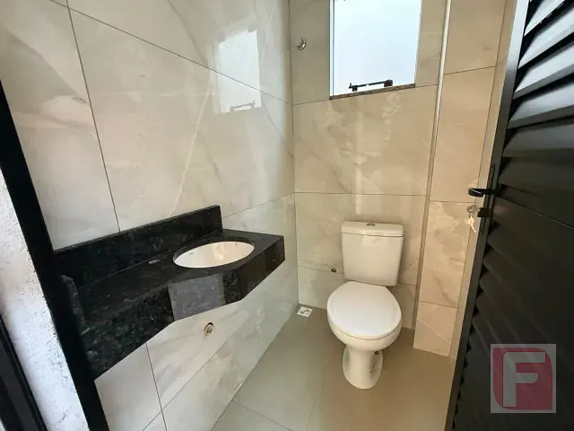 Sobrado 3 quartos e 2 banheiros, à venda, no bairro Centro em Itapoá