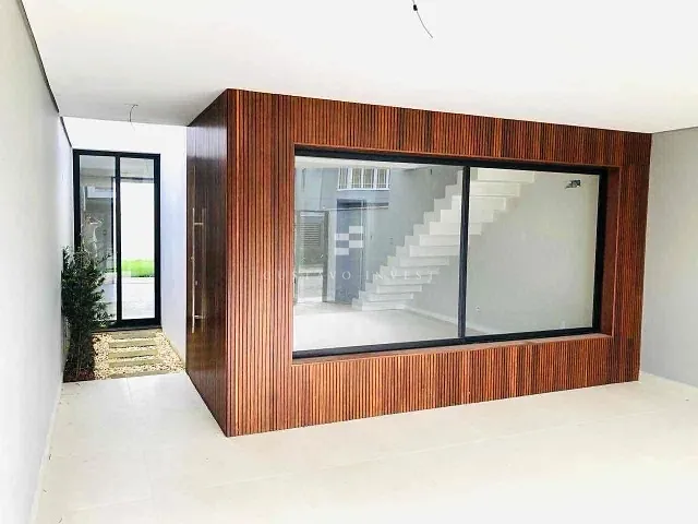 Sobrado 3 quartos e 4 banheiros, à venda, no bairro Saguaçu em Joinville