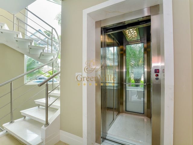 Casa com 730m² 4 quartos e 9 banheiros, à venda, no bairro São João em Curitiba