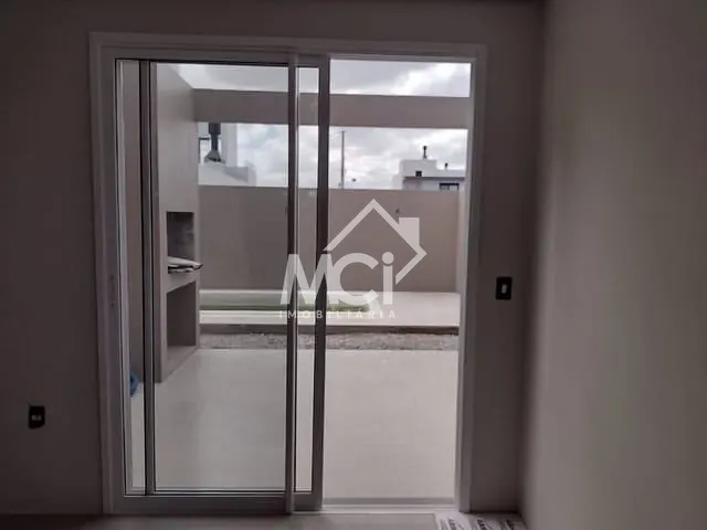 Sobrado 3 quartos e 2 banheiros, à venda, no bairro Três Vendas em Pelotas