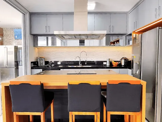 Casa com 360m² 6 quartos e 5 banheiros, à venda, no bairro C3-L3 em Sorocaba