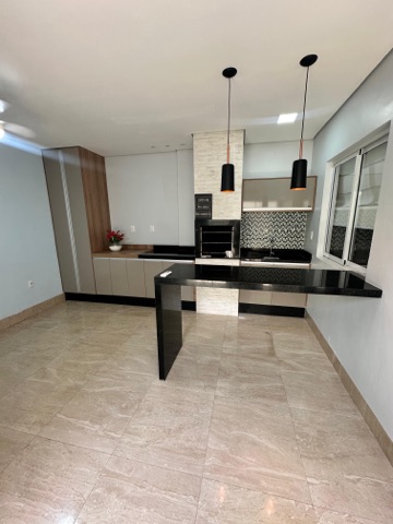 Sobrado 3 quartos e 2 banheiros, à venda ou para alugar, no bairro Ribeirão do Lipa em Cuiabá