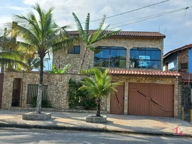 Sobrado 3 quartos e 4 banheiros, à venda, no bairro Cibratel II em Itanhaém