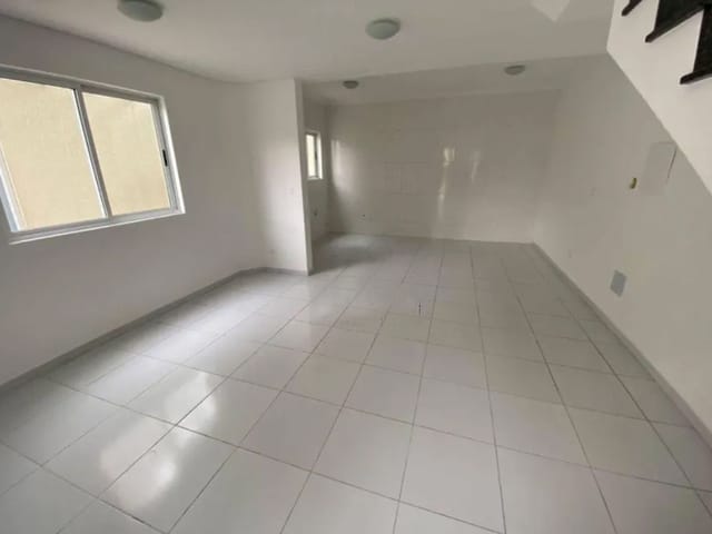 Sobrado com 90m² 3 quartos e 2 banheiros, à venda, no bairro Uberaba em Curitiba