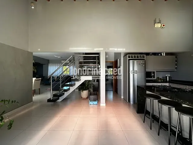 Sobrado com 290m² 4 quartos e 3 banheiros, à venda, no bairro Jardim Tenerife em Londrina