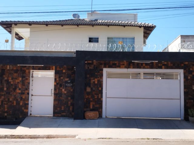 Sobrado com 236m² 4 quartos e 4 banheiros, à venda, no bairro Jardim Mariliza em Goiânia