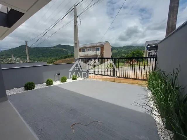 Sobrado com 100m² 2 quartos e 1 banheiro, à venda, no bairro Alto Aririú em Palhoça