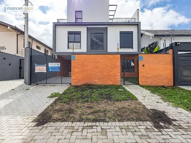Sobrado 3 quartos e 4 banheiros, à venda, no bairro Água Verde em Curitiba