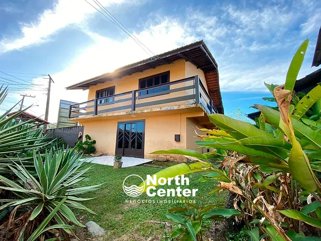 Sobrado com 2700m² 3 quartos e 2 banheiros, à venda, no bairro Centro em Balneário Barra do Sul