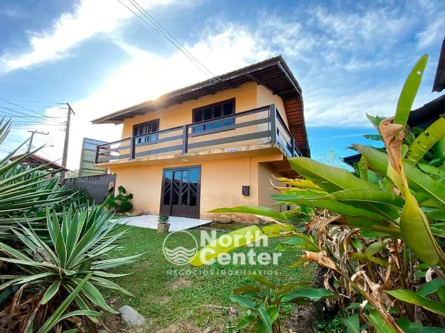 Sobrado com 2700m² 3 quartos e 2 banheiros, à venda, no bairro Centro em Balneário Barra do Sul