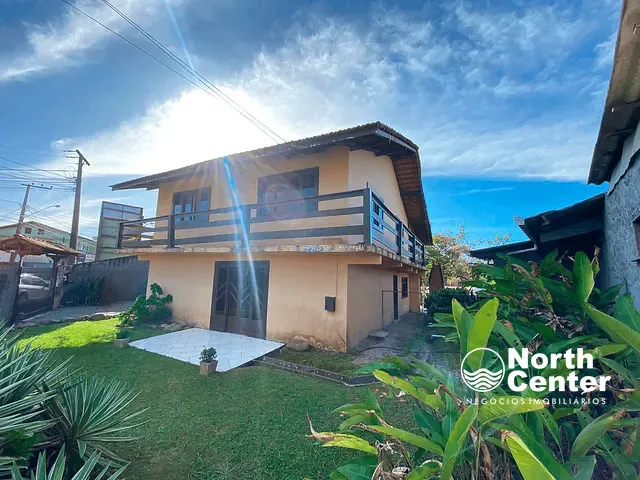 Sobrado com 2700m² 3 quartos e 2 banheiros, à venda, no bairro Centro em Balneário Barra do Sul