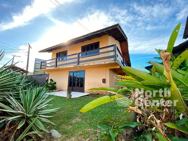 Sobrado com 2700m² 3 quartos e 2 banheiros, à venda, no bairro Centro em Balneário Barra do Sul