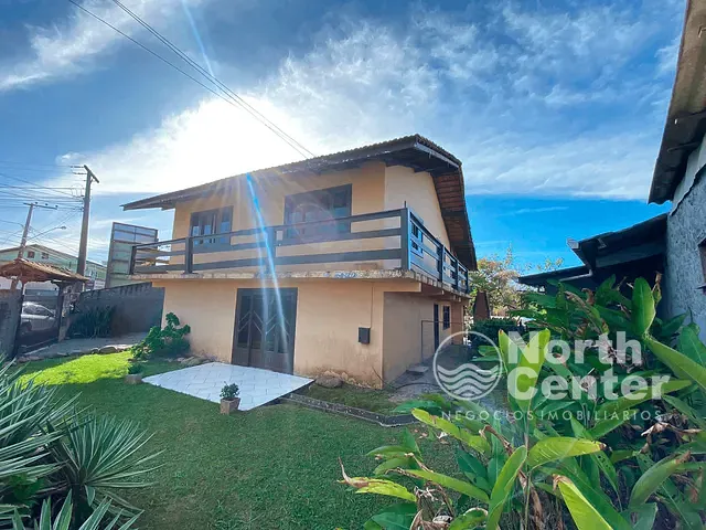 Sobrado com 2700m² 3 quartos e 2 banheiros, à venda, no bairro Centro em Balneário Barra do Sul