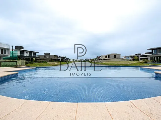 Sobrado com 500m² 5 quartos e 6 banheiros, à venda, no bairro Marina em Xangri-Lá