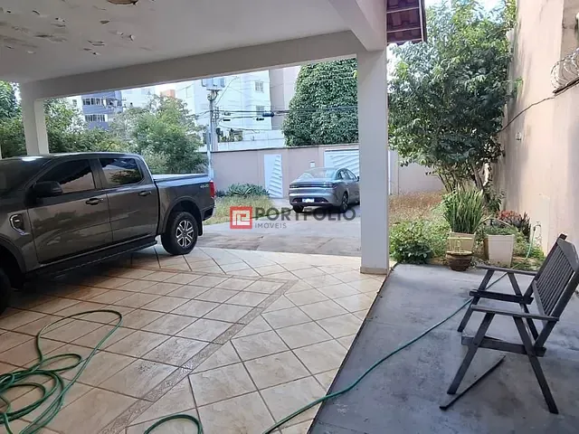 Sobrado com 450m² 5 quartos e 3 banheiros, à venda, no bairro Setor Aeroporto em Goiânia