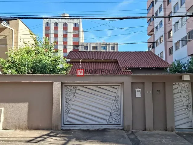 Sobrado com 450m² 5 quartos e 3 banheiros, à venda, no bairro Setor Aeroporto em Goiânia