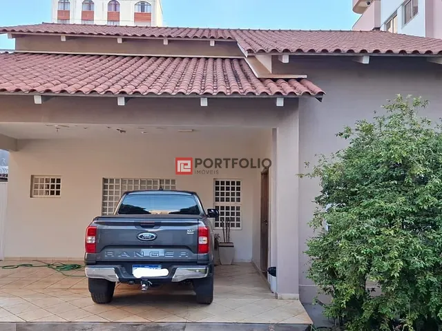 Sobrado com 450m² 5 quartos e 3 banheiros, à venda, no bairro Setor Aeroporto em Goiânia