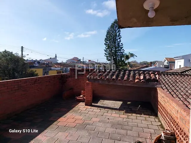 Sobrado com 347m² 3 quartos e 2 banheiros, à venda, no bairro Areal em Pelotas